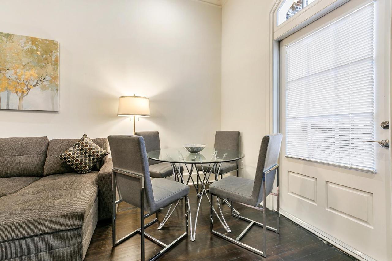 1 And 2 Bedroom Private Condos Steps Away From French Quarter New Orleans Bagian luar foto