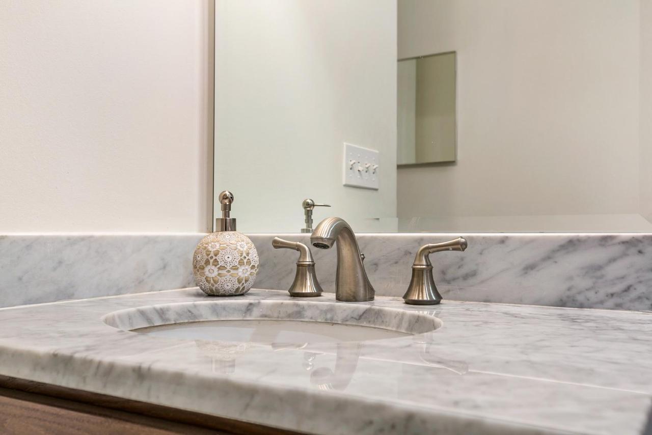 1 And 2 Bedroom Private Condos Steps Away From French Quarter New Orleans Bagian luar foto