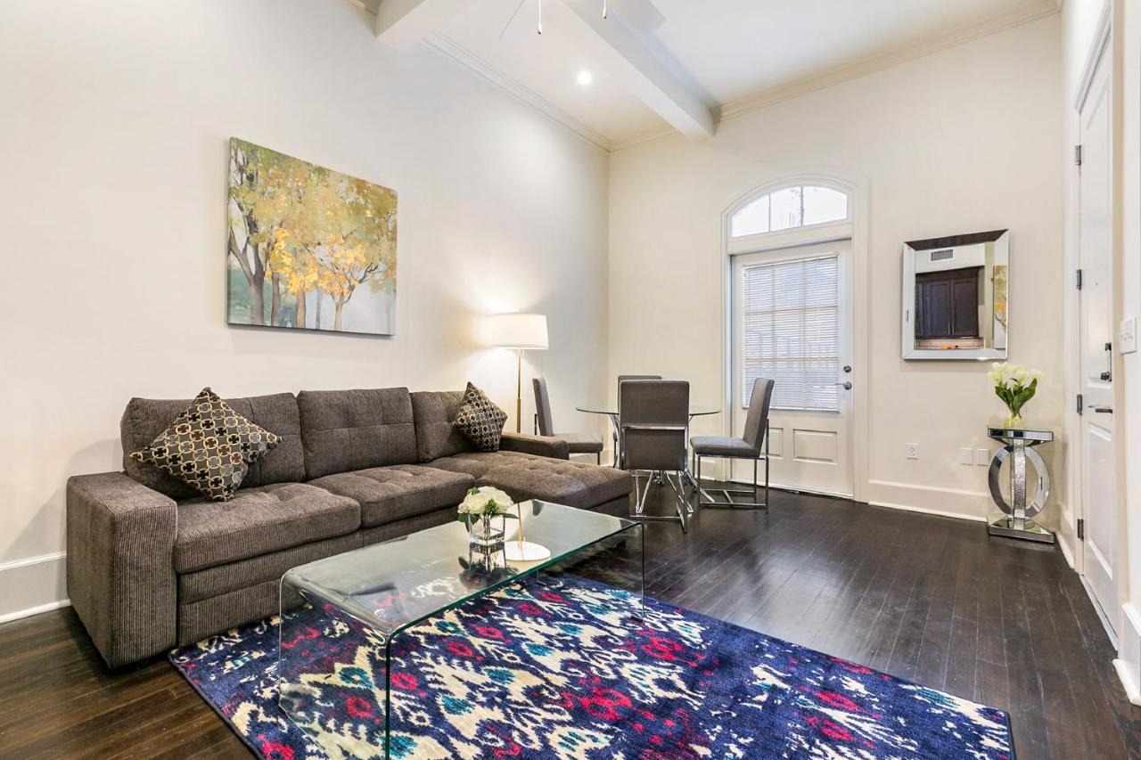 1 And 2 Bedroom Private Condos Steps Away From French Quarter New Orleans Bagian luar foto