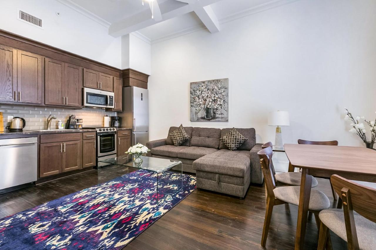 1 And 2 Bedroom Private Condos Steps Away From French Quarter New Orleans Bagian luar foto