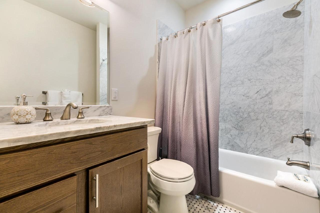 1 And 2 Bedroom Private Condos Steps Away From French Quarter New Orleans Bagian luar foto