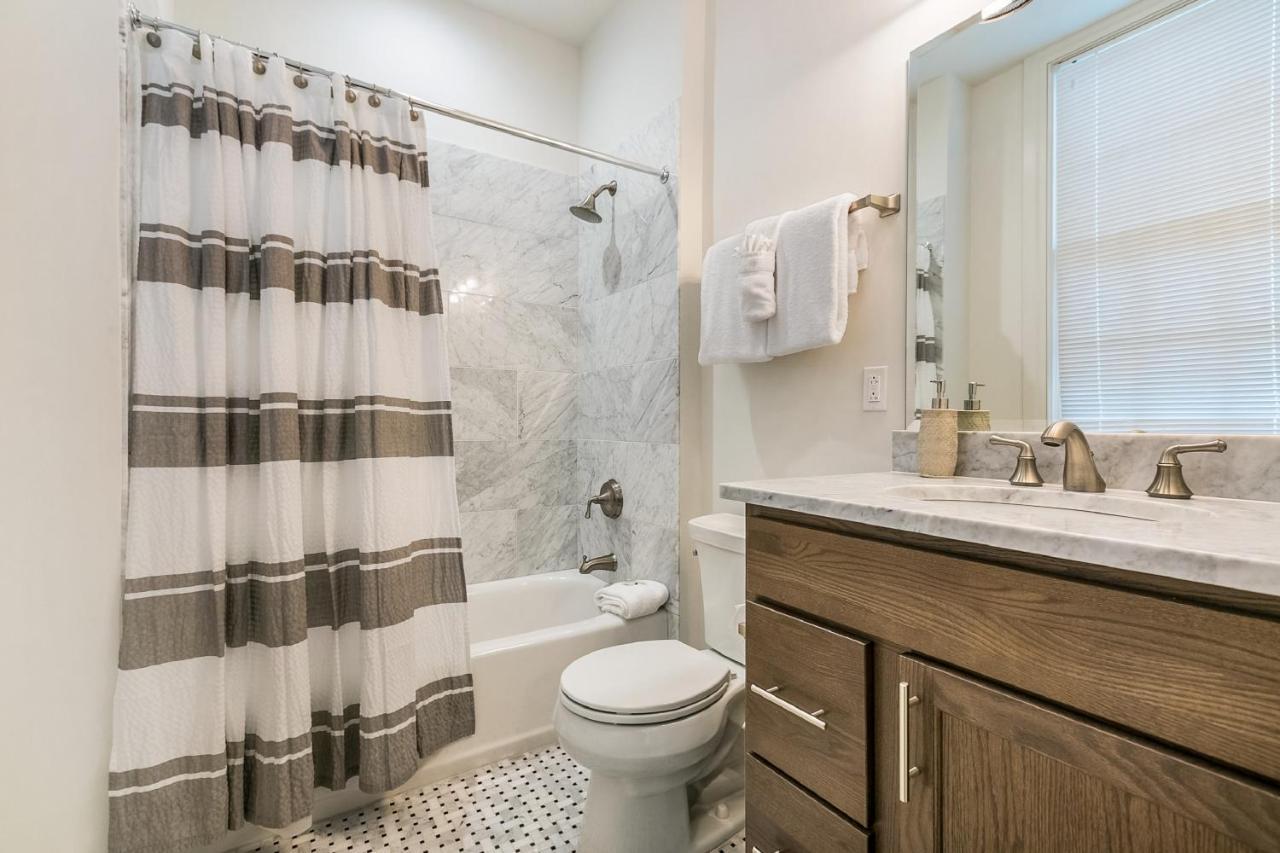 1 And 2 Bedroom Private Condos Steps Away From French Quarter New Orleans Bagian luar foto