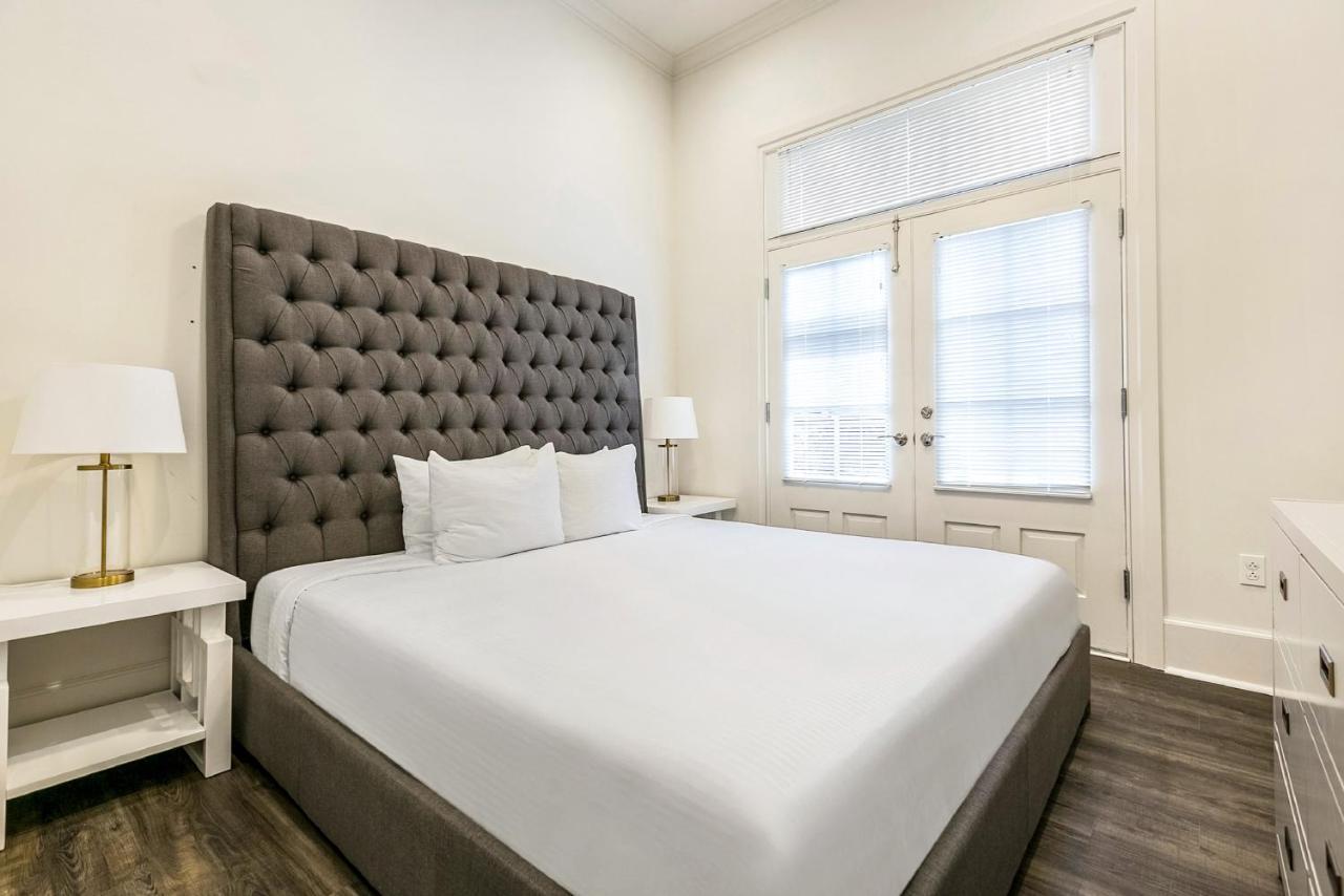 1 And 2 Bedroom Private Condos Steps Away From French Quarter New Orleans Bagian luar foto
