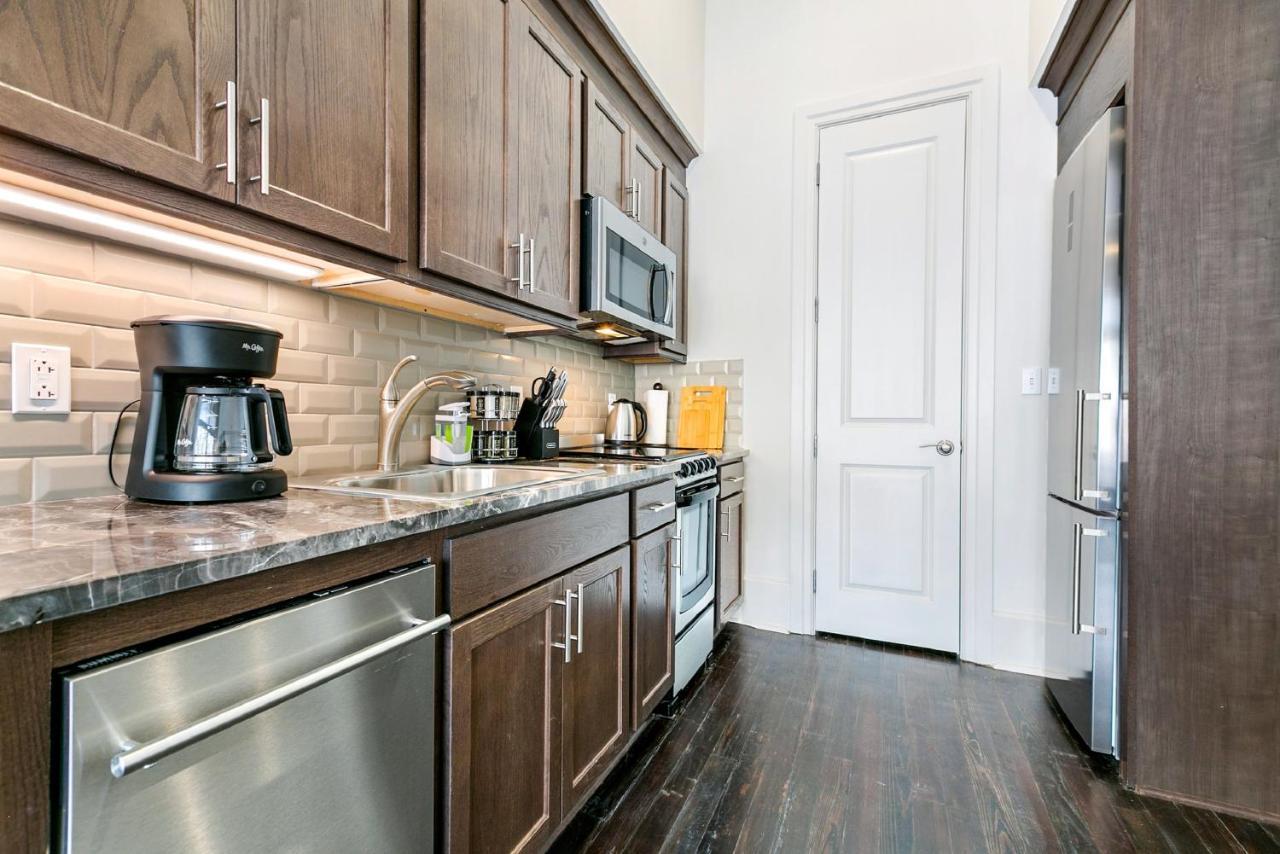1 And 2 Bedroom Private Condos Steps Away From French Quarter New Orleans Bagian luar foto